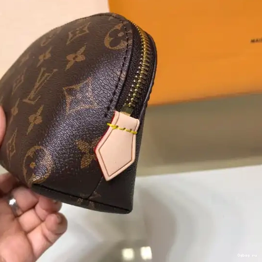 COSMETIC VUITTON LOUIS POUCH 0606